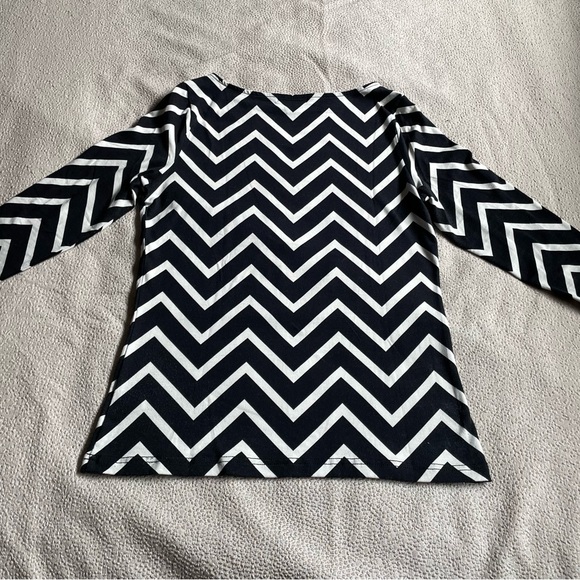 Chaps cotton 3/4 sleeve black and white chevon pattern top. - Picture 4 of 7
